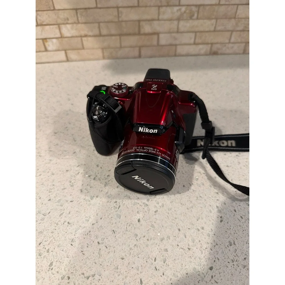Nikon COOLPIX‎ P520 18.1 MP CMOS Digital Camera with 42x Zoom Lens (for parts)